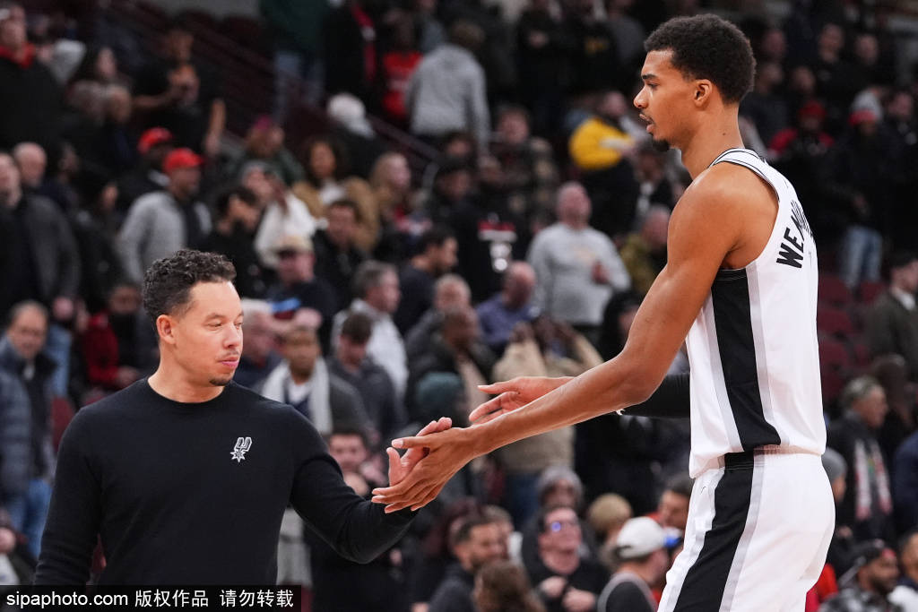 胡梅尔斯：按照目前的中卫市场，施洛特贝克有很多的机会（胡梅尔斯：以当下中卫行情来看，施洛特贝克机会颇多）