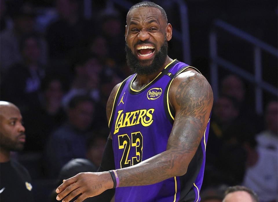 中国U22vs越南U22：拜合拉木、徐彬先发，胡荷韬、贺一然出战（中国U22迎战越南U22：拜合拉木、徐彬首发，胡荷韬、贺一然出场）