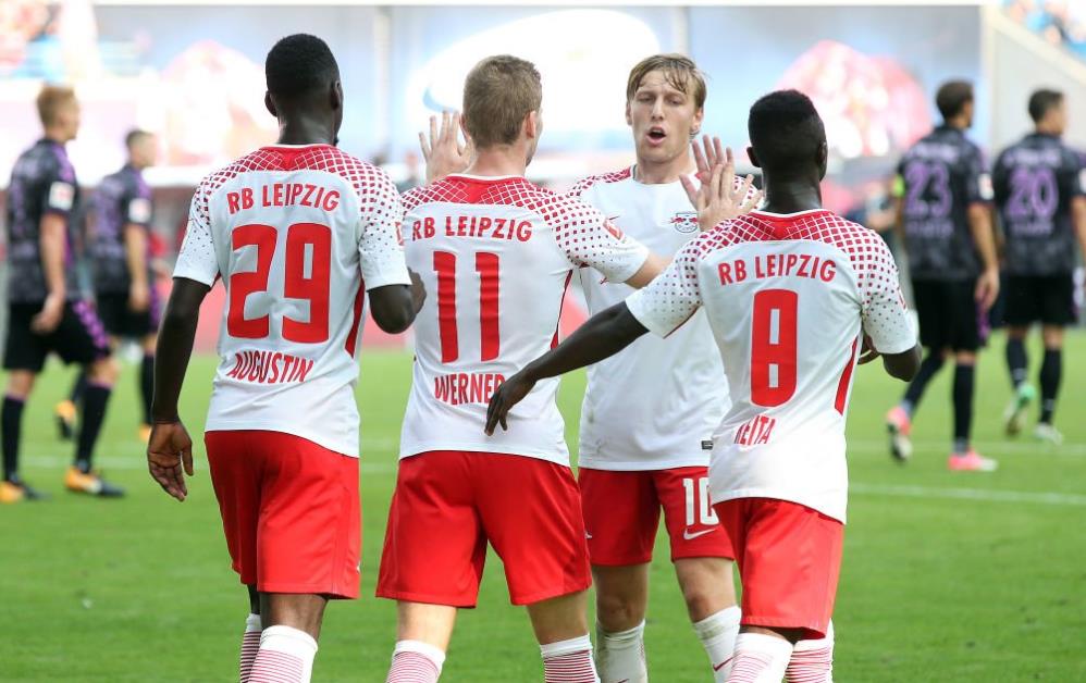 大连人队球迷热情依旧