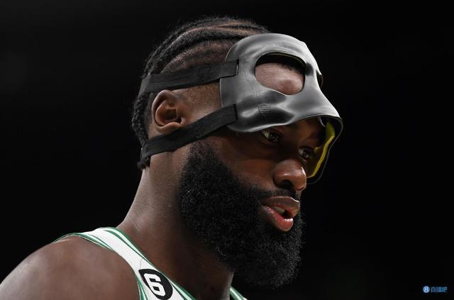 21世纪戴帽的巴萨球员：梅西48次断档领先，莱万4次跻身前五（巴萨21世纪帽子戏法榜：梅西48次遥遥领先，莱万4次跻身前五）