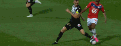 文化输出，巴西选手穿申花球衣参加绝地求生总决赛