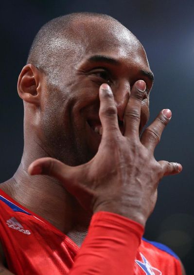 埃贝尔：诺伊尔仍是世界最佳门将之一；续约问题我们会联系他（埃贝尔：诺伊尔依旧位列世界顶级门将；续约事宜将与其沟通）