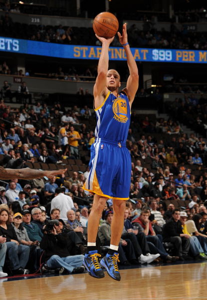 关键球打成后教练激动怒吼（关键球命中，主帅激动怒吼）